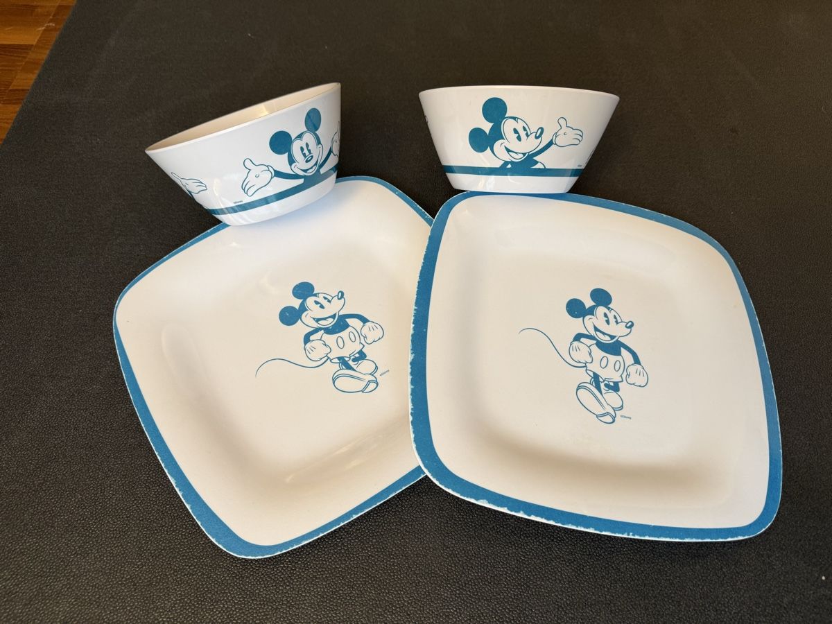 Disney Set di piatti: Original Mickey Mouse Plates & Bowls - Set of 4 – Usato da Horgen venduto da thesilverarrow