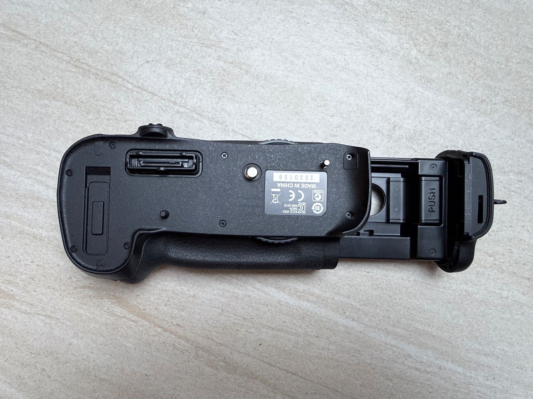 Nikon Batterie: Nikon Multi Power Battery Pack MB-D12 Batterie Griff – Usato da Boningen venduto da Tannsebaum 5