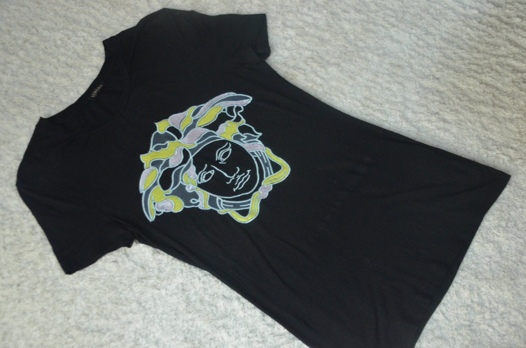 Versace T-shirt: Versace T-Shirt  M – Usato da Collonges venduto da Auganien 3