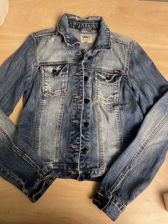 Süsse ONLY Jeansjacke im used Look Gr.36