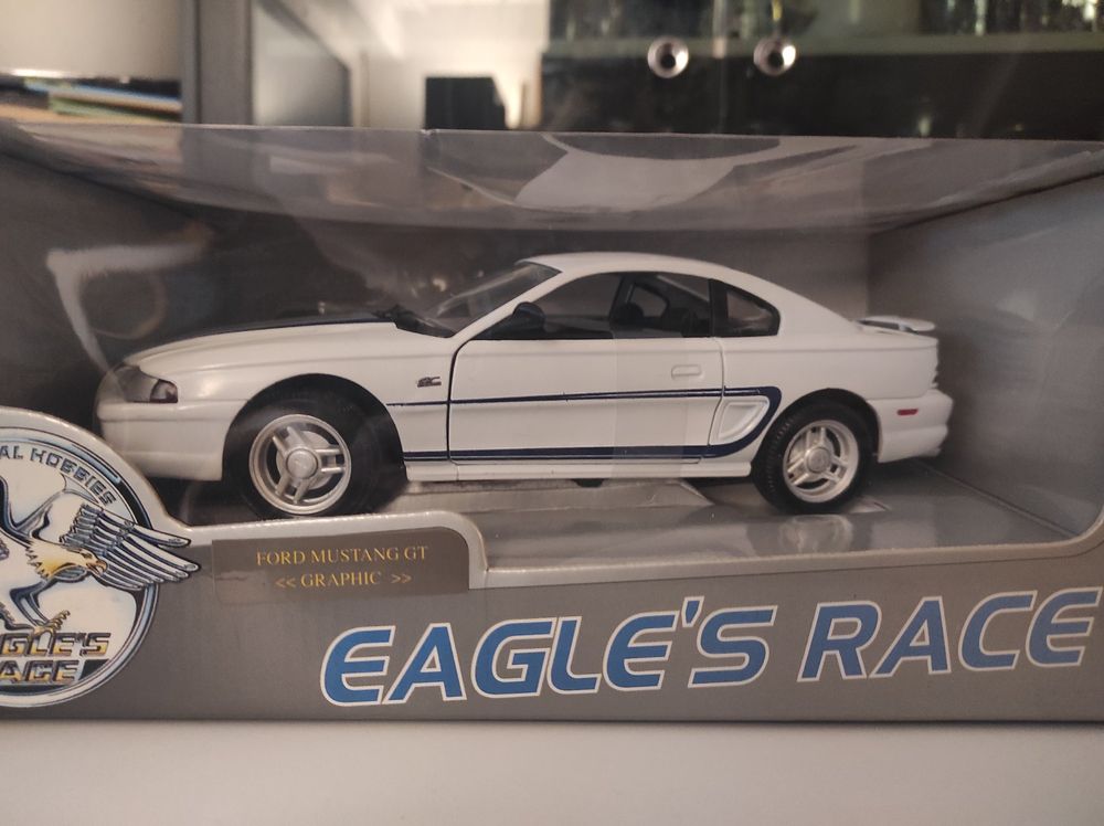 Ford Mustang GT Cabriolet 1994 Universal Hobbies Eagle's Race 1/18