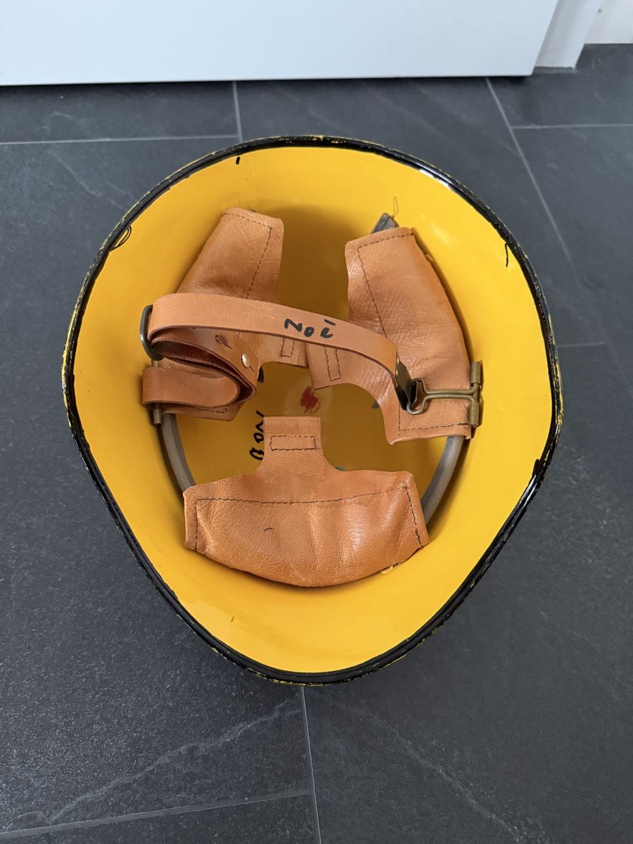 Schweizer Armee Uniformen & Effekten: M18 Schweizer Stahlhelm – Gebraucht aus Goldach von igwhitestar 1