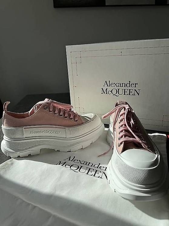Alexander Mcqueen Scarpe da uomo: Alexander McQueen - Tread Slick - Taille 40 – Nuovo e nell'imballaggio originale da Penthaz venduto da Loupuce 1
