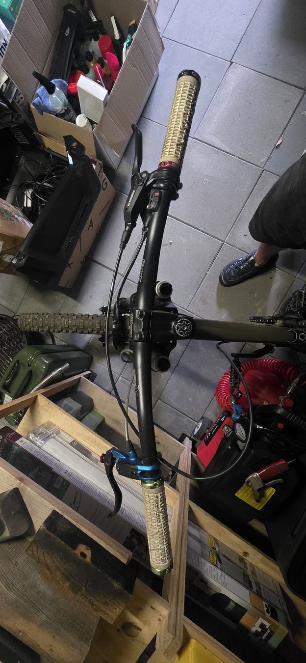 Kona Velos: Kona Stinky DH – Defekt aus Nuvilly von JULK3695 1