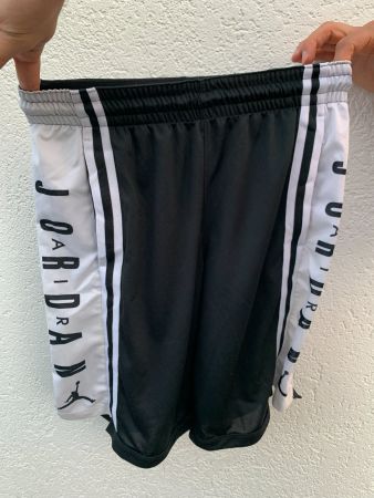 Nike Air Jordan Basketball Shorts, Grösse S, schwarz-weiss