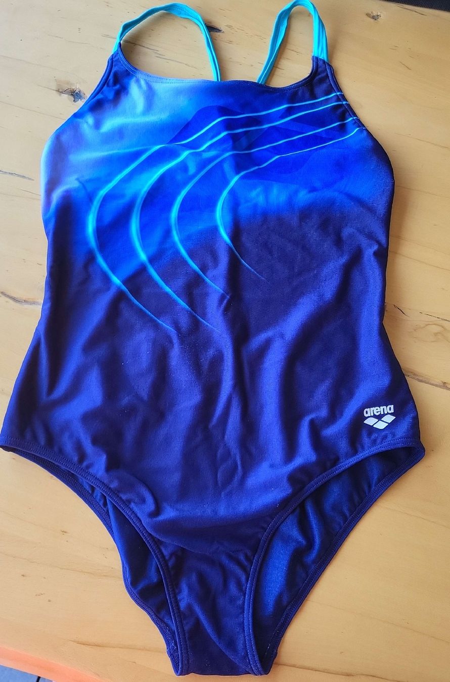Arena Costumi da bagno & Bikini: Arena Badeanzug Damen Grösse 46 blau gemustert – Usato da Wikon venduto da lin_qw8x