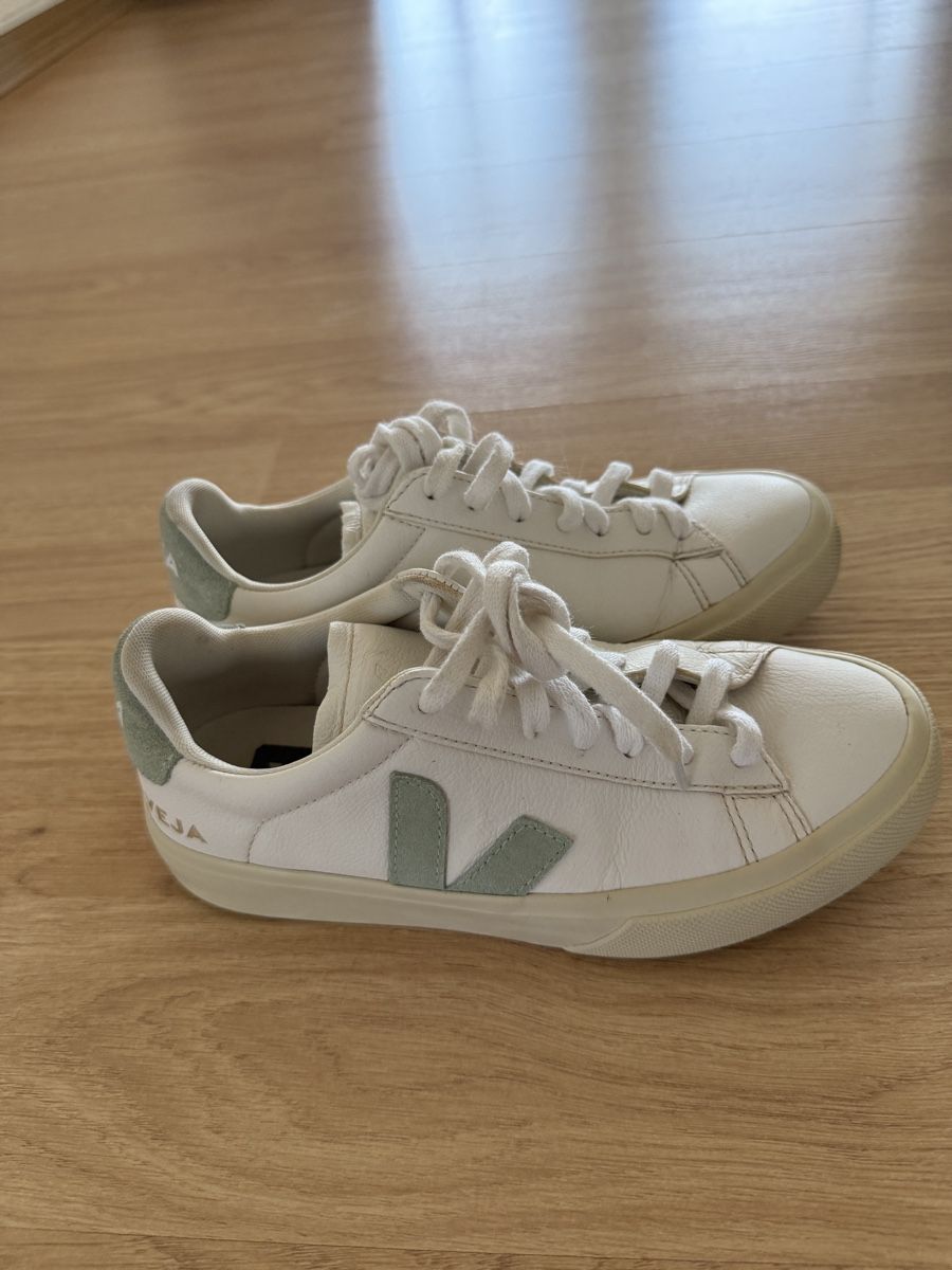 Veja Scarpe da donna: Veja White Sneakers – Usato da Olten venduto da bri_jh8f