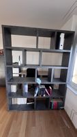 Raumteiler Bücherregal in Betonoptik