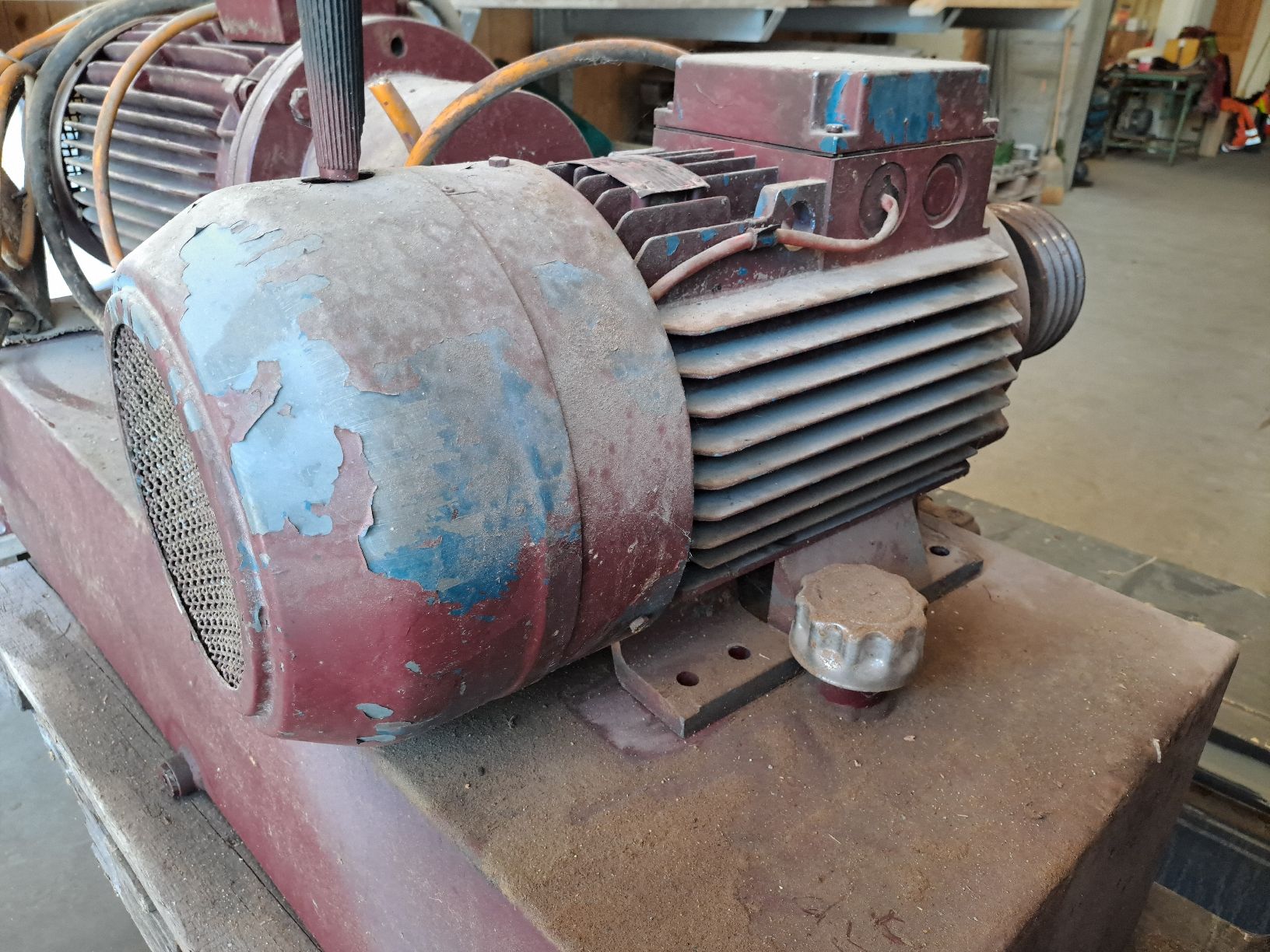 Moteurs: Elektromotor mit Bremse /15kW – D'occasion à Untereggen par ToniBraunwalder