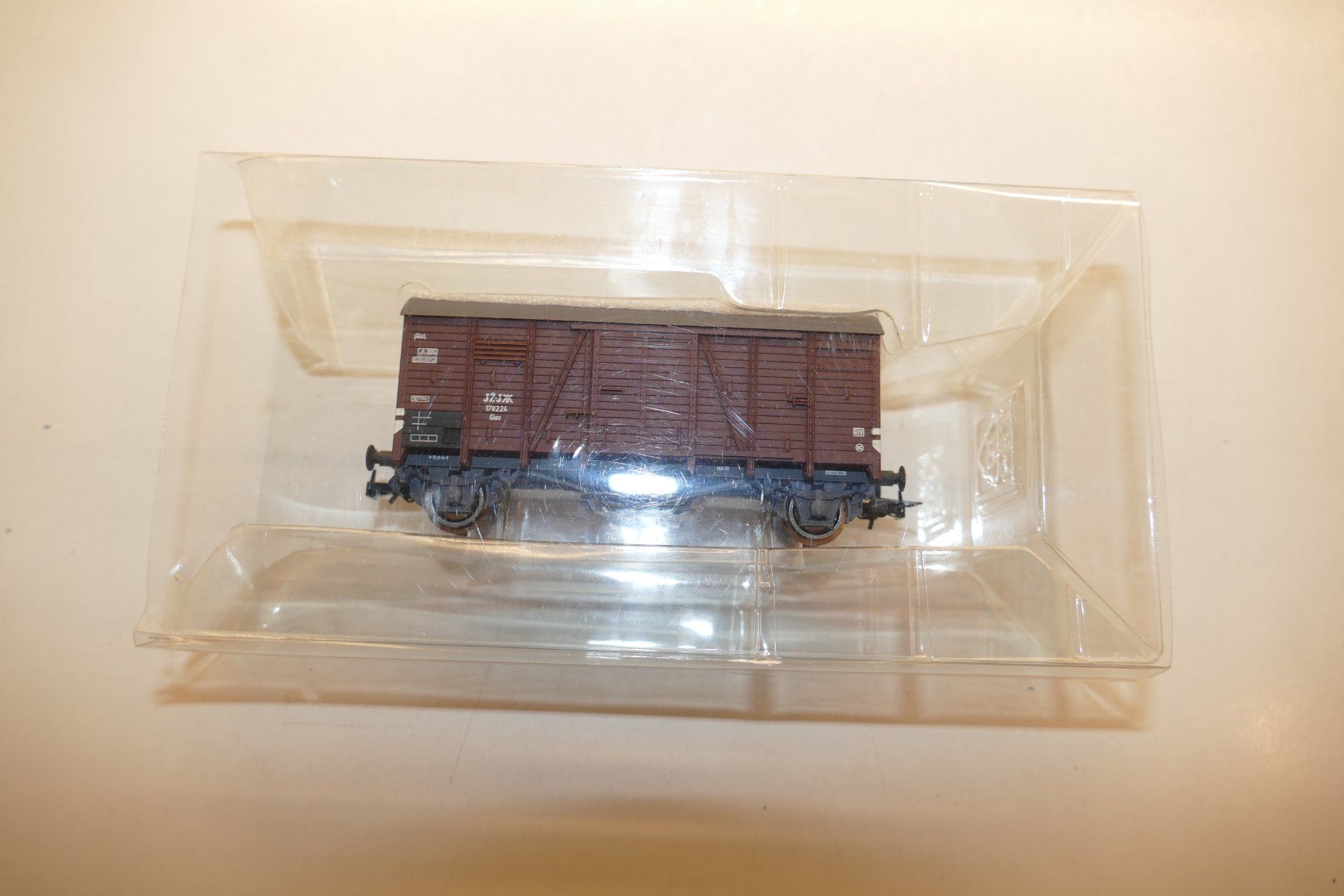 Liliput Modelleisenbahnen: Liliput H0: Gedeckter RIV Güterwagen – Neu (gemäss Beschreibung) aus Niederhasli von rail-duerst