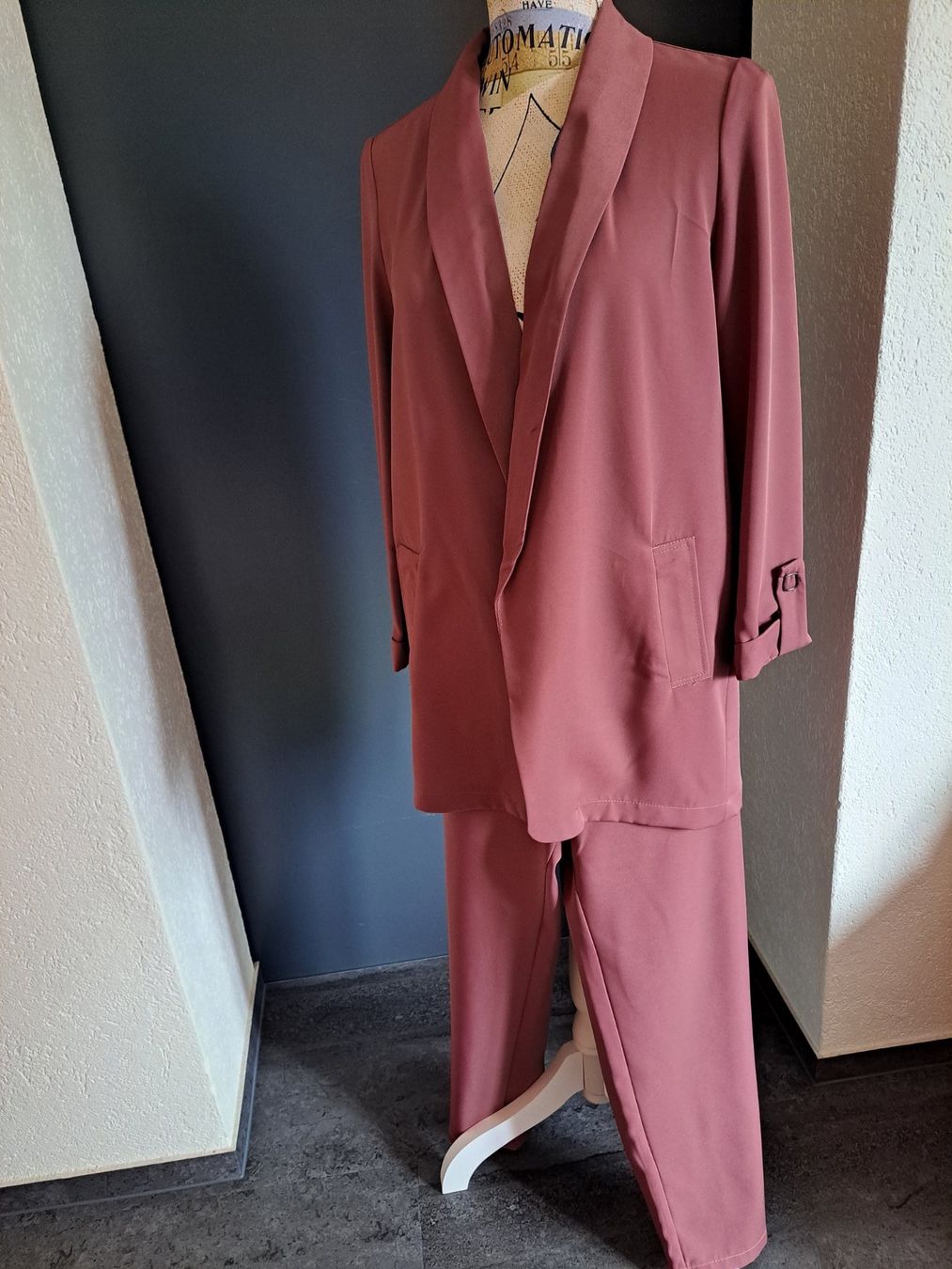 Completi & Tailleur: Ensemble veste et pantalon – Usato da Courrendlin venduto da Aheinza