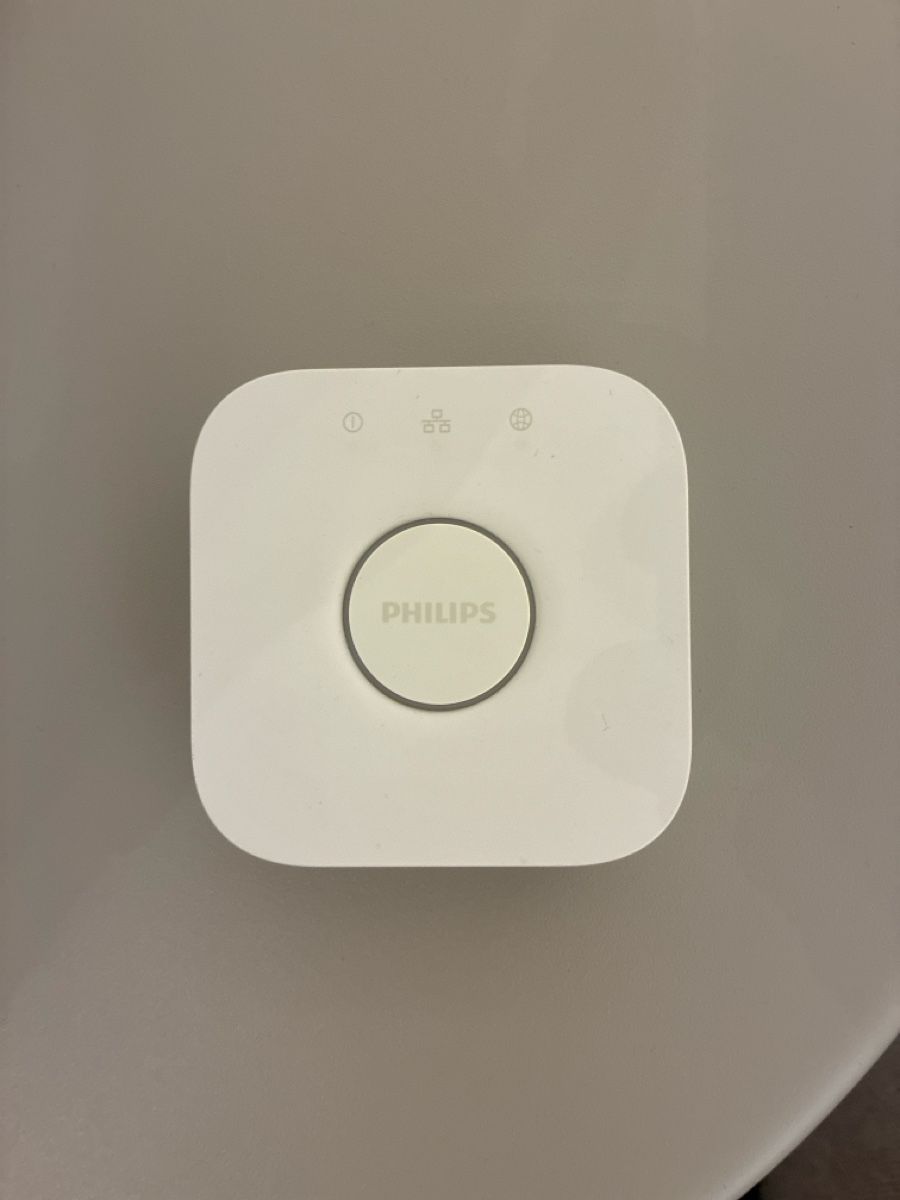 Philips Hubs & Switches: Philips Hue Bridge  – Gebraucht aus Niederwangen BE von gra_mbq7