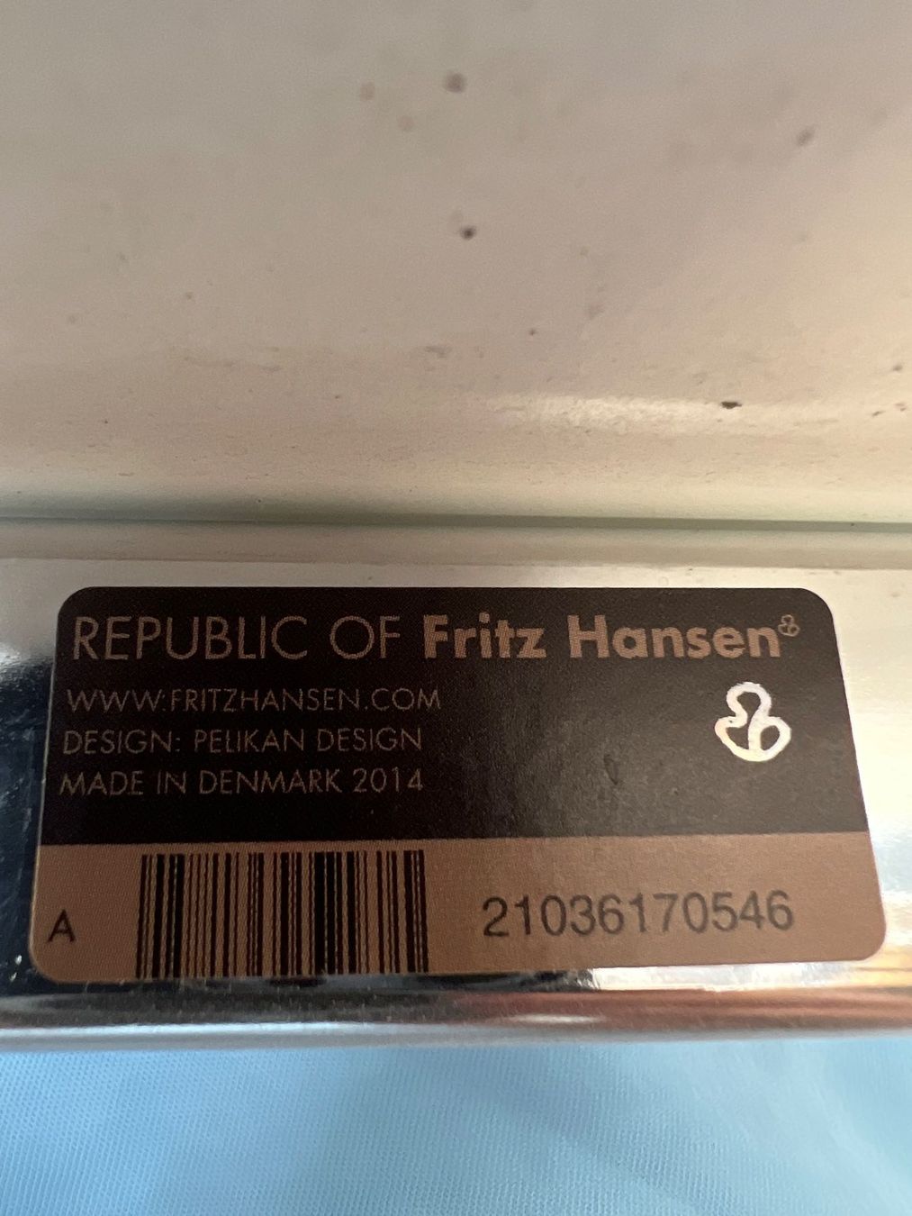 Fritz Hansen Tische: FRITZ HANSEN Plano Bistrotisch quadratisch – Gebraucht aus Wangen an der Aare von TBYN 6