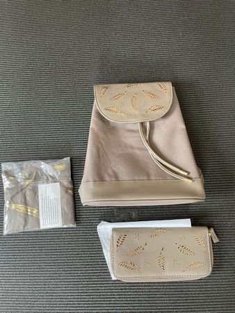 Sac à dos et portefeuille beige, neuf 
