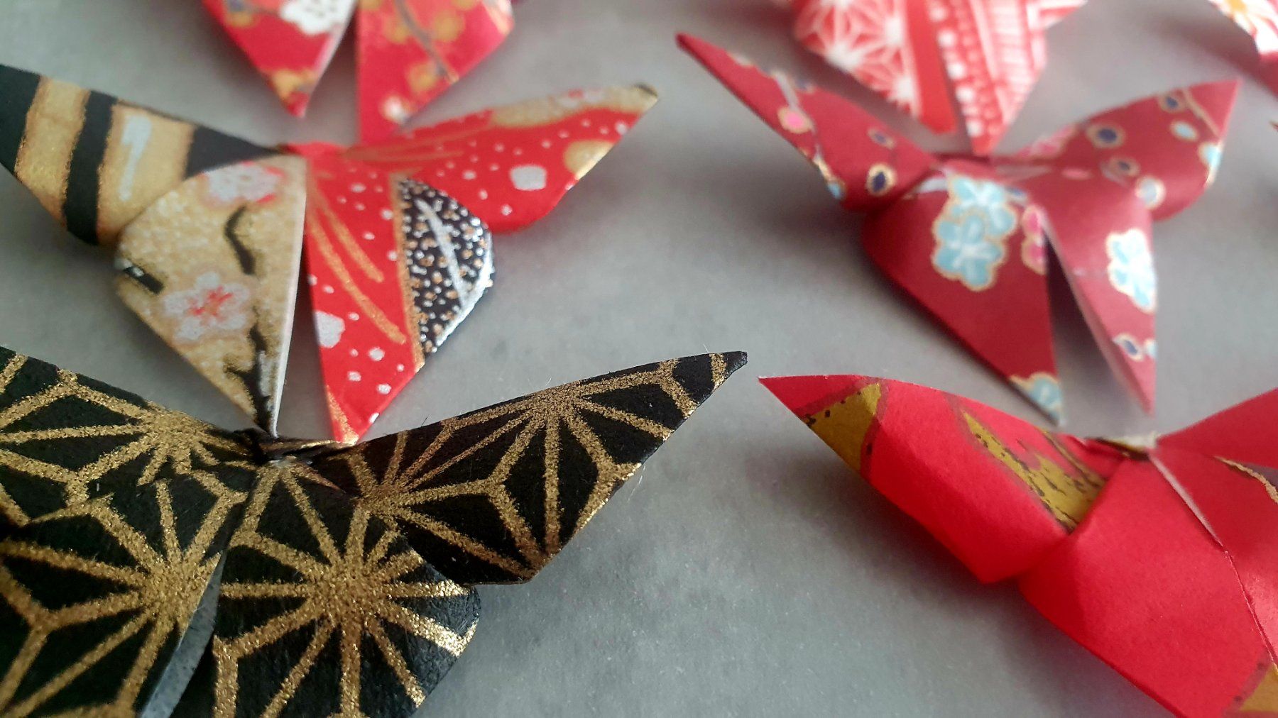 Alle Dekorationen: 20 Origami Schmetterlinge rot-gold – Neu und originalverpackt aus Zürich von brifo64 5