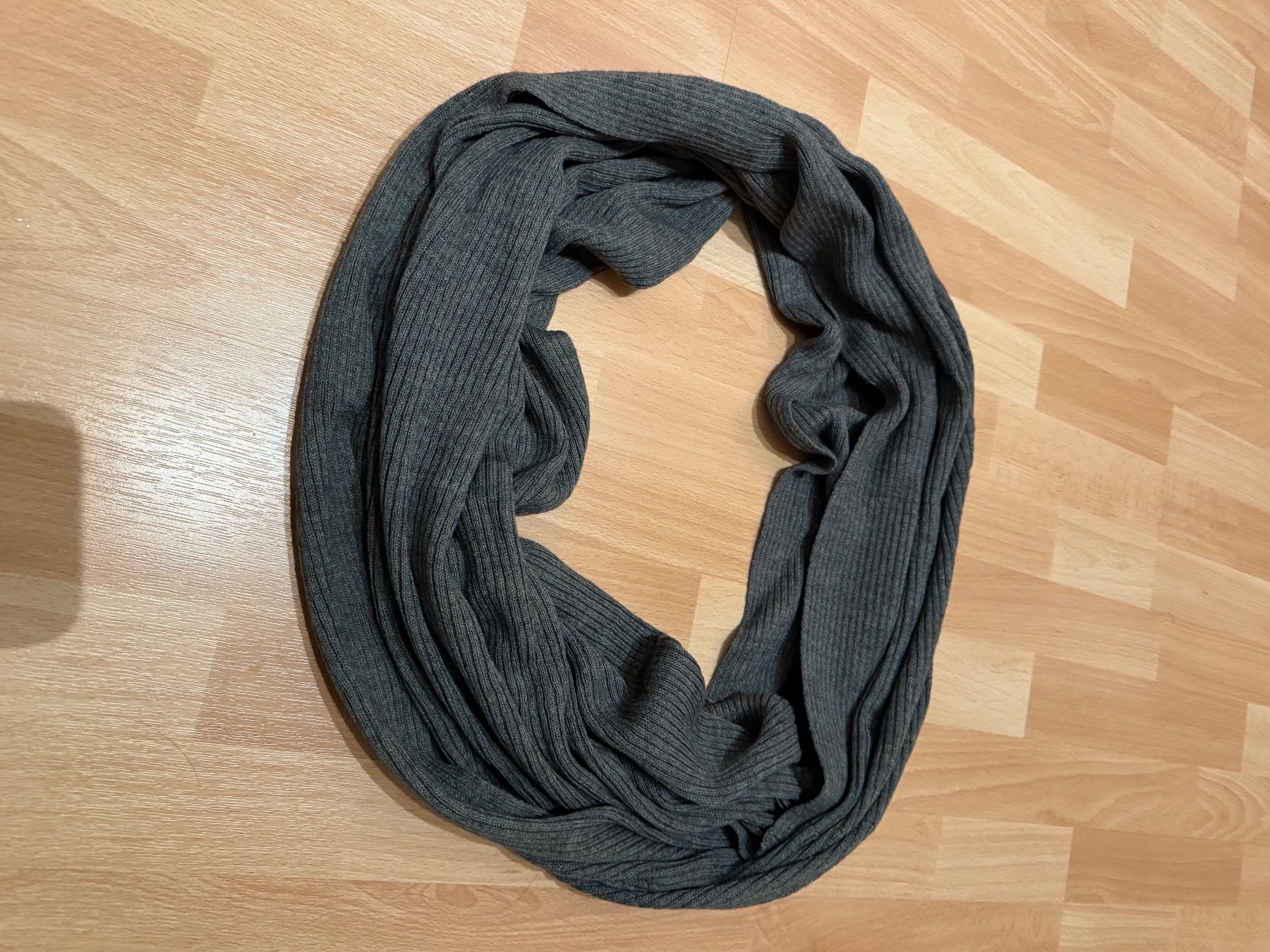 H&M Foulard & Sciarpe: H&M Ringschal – Usato da Birmensdorf ZH venduto da T_Richard