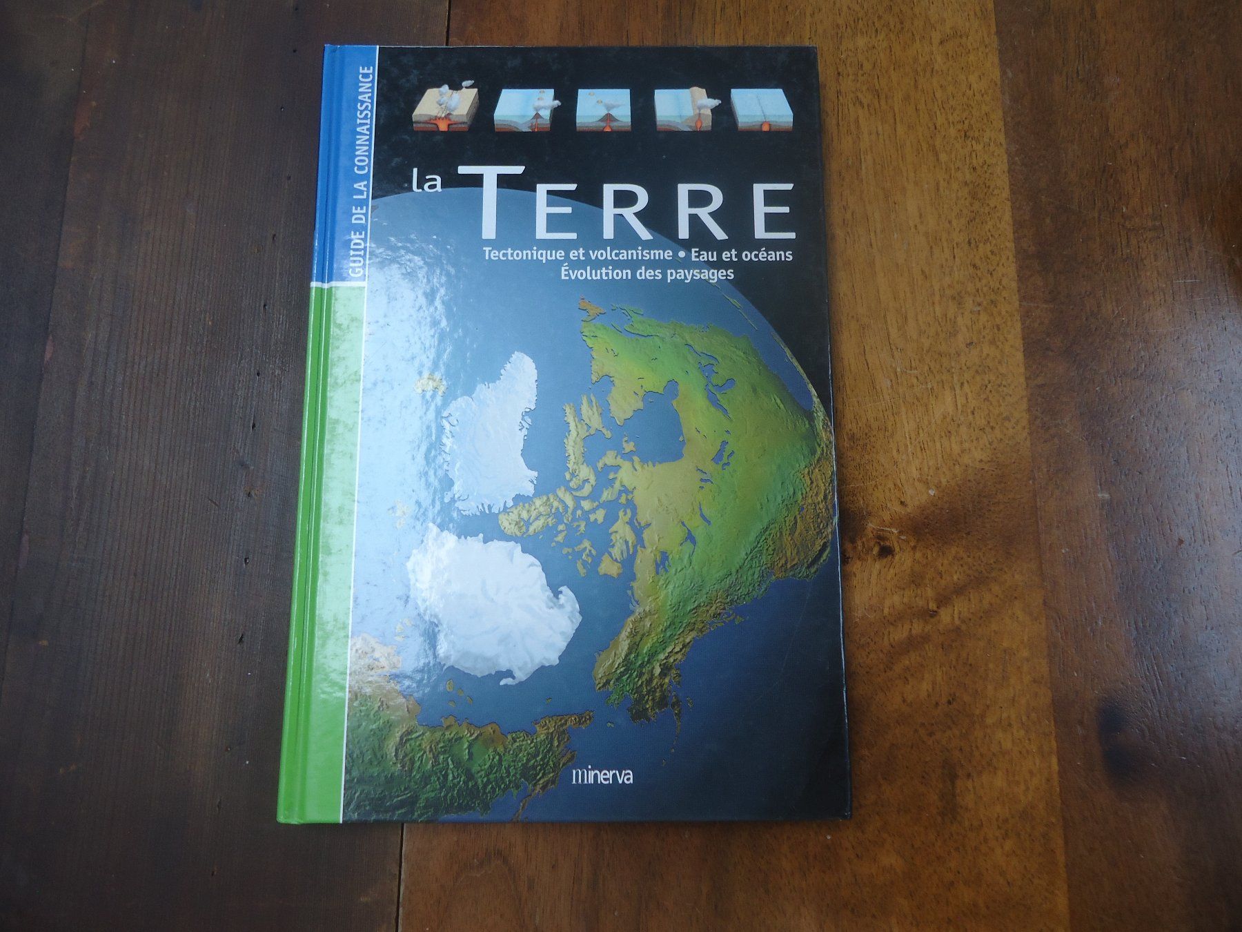 Libri: La Terre - Guide de la connaissance – Usato da Vessy venduto da bm.par