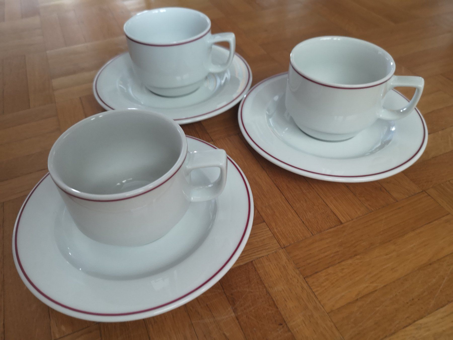 Set di piatti: Kaffeetassen mit einem Teller, Langenthal – Usato da Dietikon venduto da aro_mr6l 1