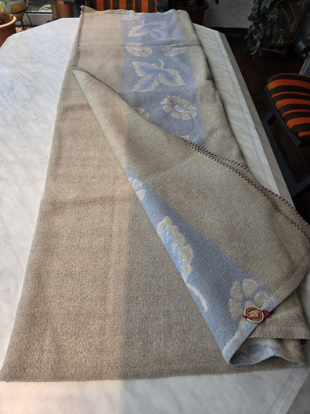 Decken: Wool Blanket Blue Beige Floral Pattern – Gebraucht aus Hinwil von Ehretstock8