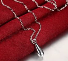 Schöne Kette mit elegantem Tropfen-Anhänger, 925 versilbert