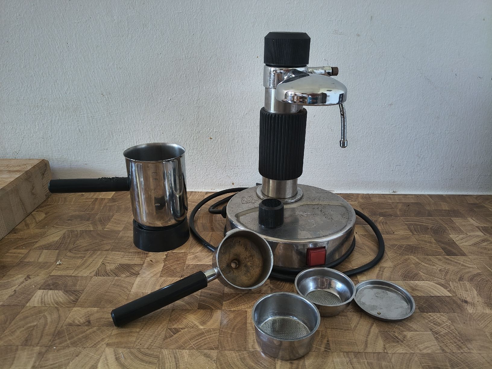 Macchine per caffè & Macchine per espresso: AMA Milano Espresso Machine Used - No Steam Function  – Difettoso da Zürich venduto da TrainLine