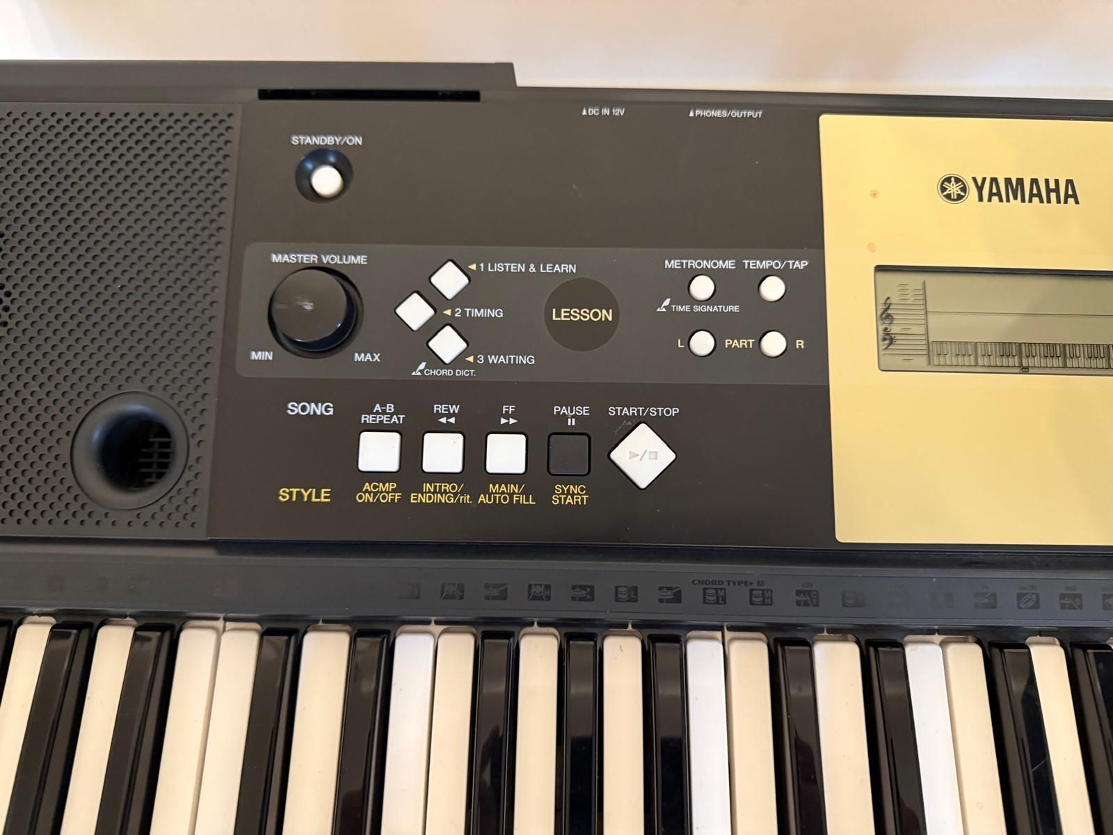 Yamaha Strumenti musicali: Yamaha YPT-220 Keyboard – Usato da zürich venduto da sonicmoons 2