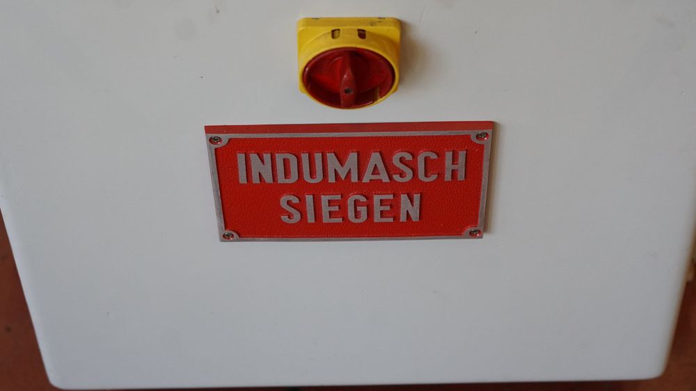 Alle Maschinen: Indumasch V204 Ausklinkmaschine mit Schnittwinkelverstellung – Gebraucht aus Rorschach von Enba_Solutions 5