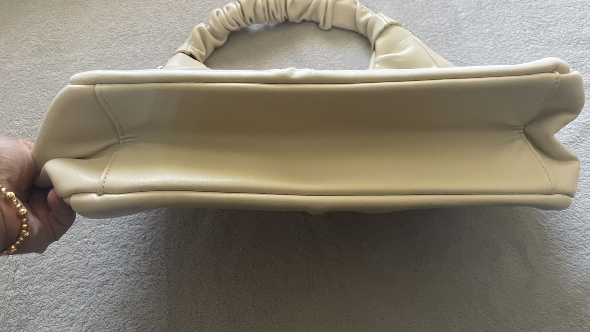 Taschen für Damen: Tasche Beige – Neu (gemäss Beschreibung) aus Laupen BE von Miiya 2