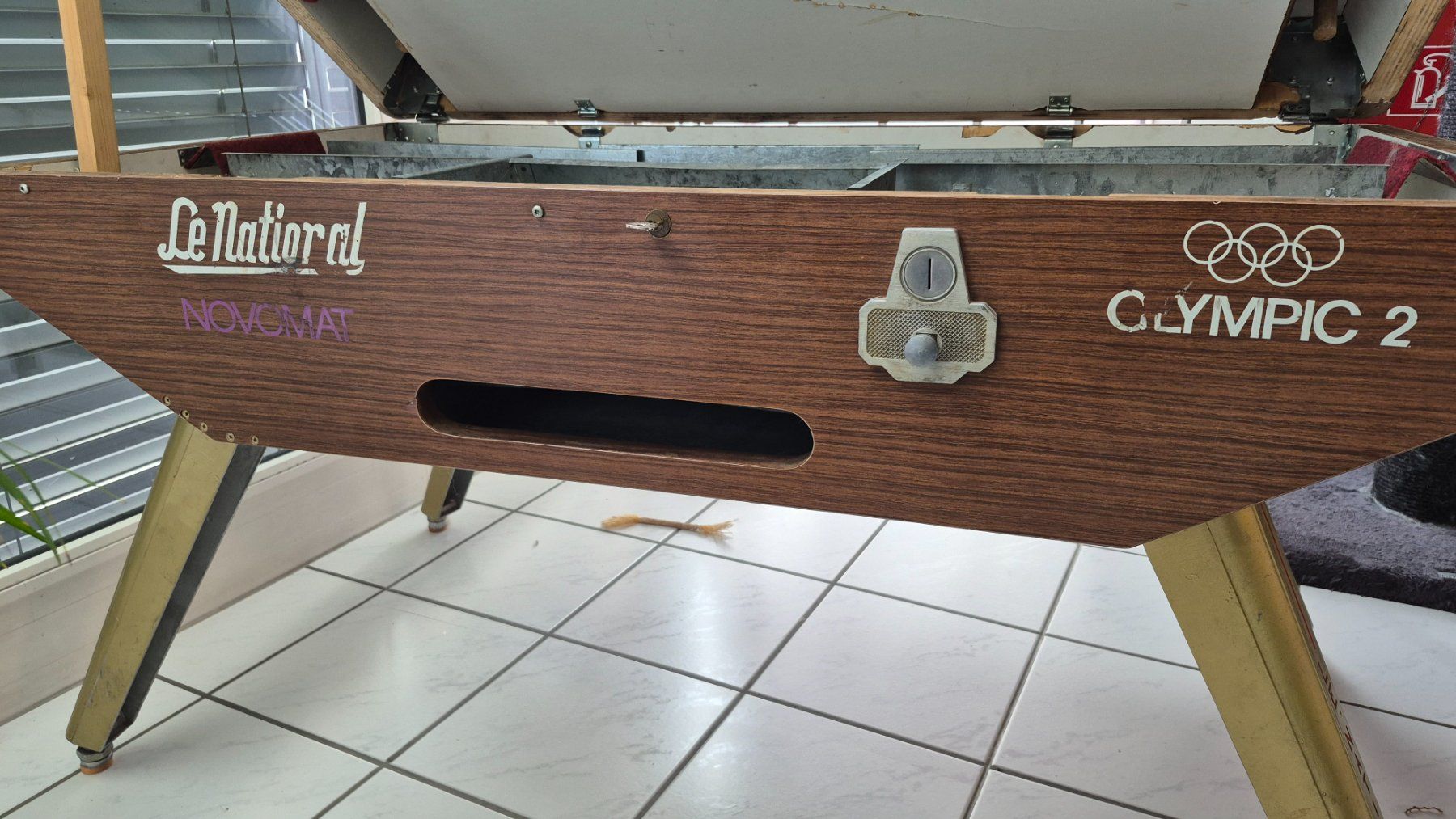 Slot Machine: Original "Le National" Tischfussballkasten – Usato da Schüpfen venduto da RR91 2