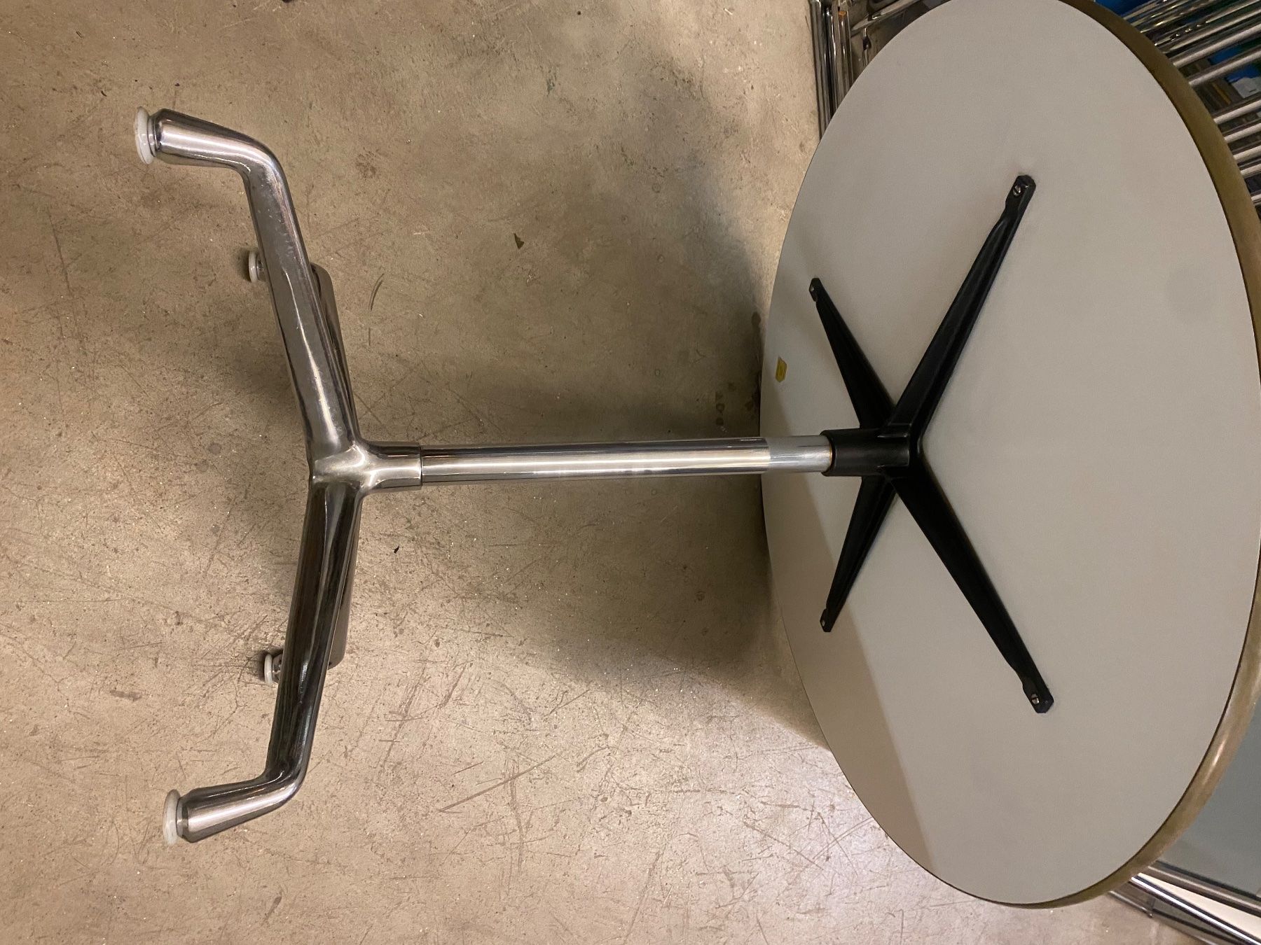 Herman Miller Tische: Herman Miller Tisch ab 1.- – Gebraucht aus Basel von Diggkopf 2