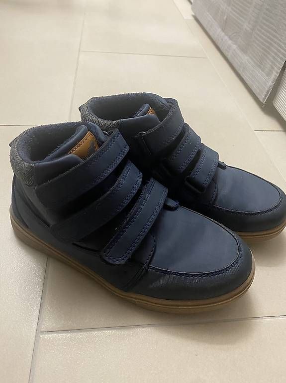 Chaussures garçon: Schuhe Kinder Winter Gr35.5  – D'occasion à Basel par svetlana010