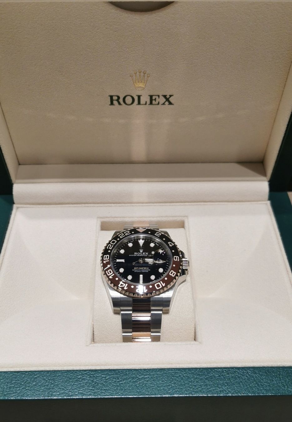 Rolex Orologi: Rolex GMT-Master 2 Rootbeer 2021 ungetragen – Nuovo e nell'imballaggio originale da Zizers venduto da Ritsch-Motors 1