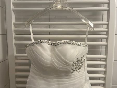 Schönes Brautkleid Gr. 38 mit Strass
