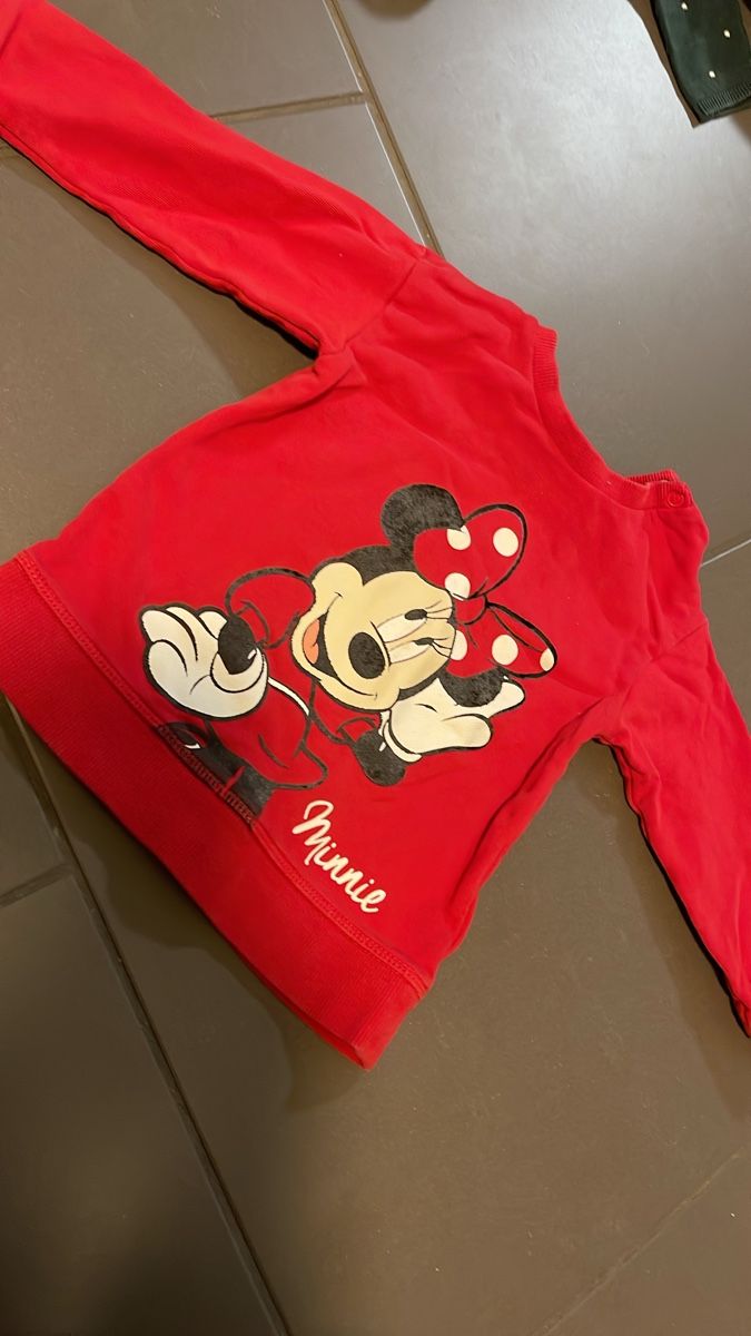 H&M Pullover & Sweatshirts: Roter Miniemaus Pullover, Grösse 86 – Defekt aus Zürich von Belisimo