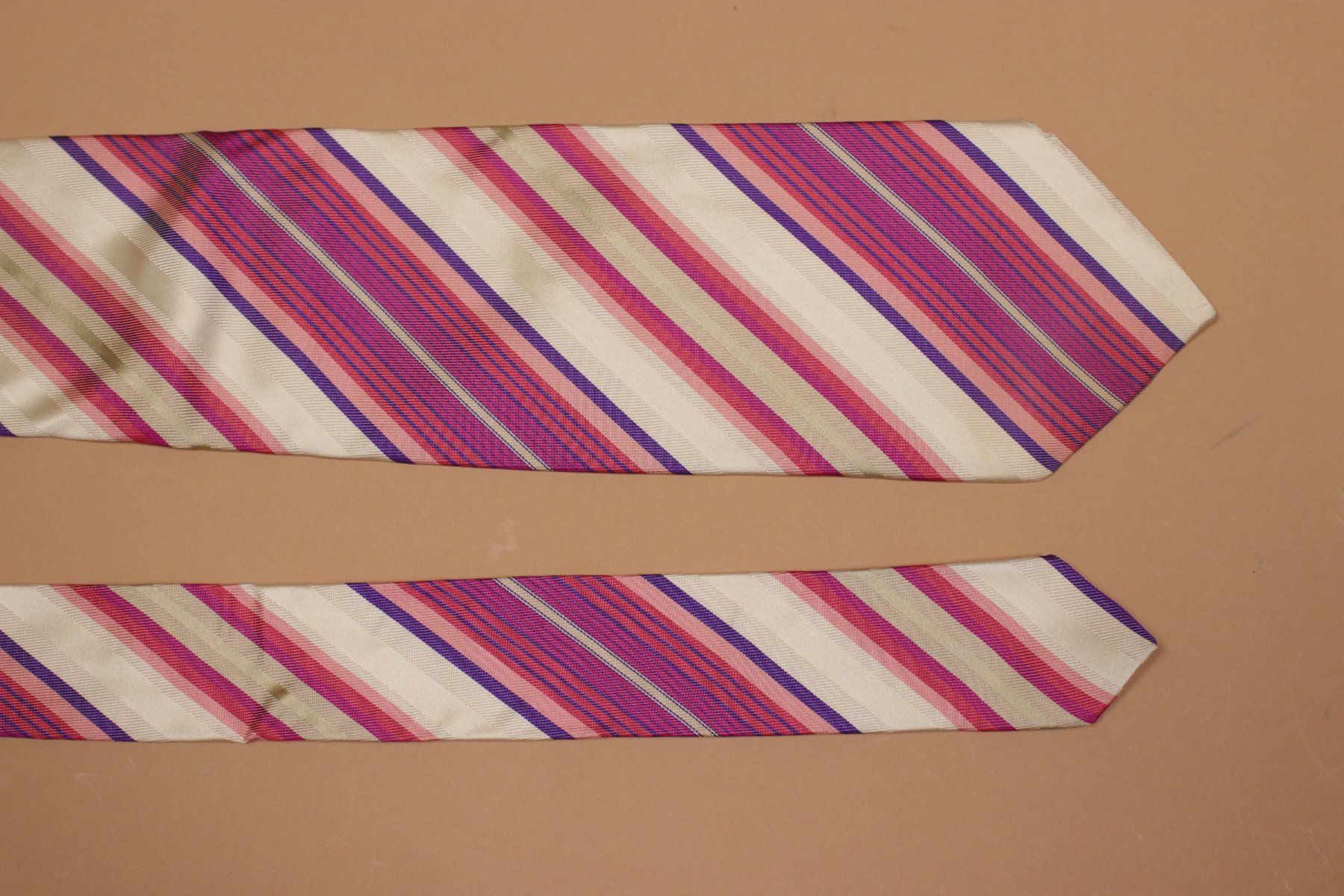 Etro Cravates: Etro Stripes Silk Necktie – D'occasion à Hombrechtikon par BAZ-Vintage