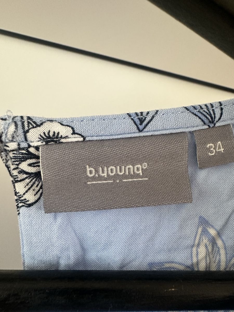 Camicette: B.Young Sommer Bluse Gr. 34 Hellblau mit Blumen Muster – Usato da Winterthur venduto da Angel2024 1