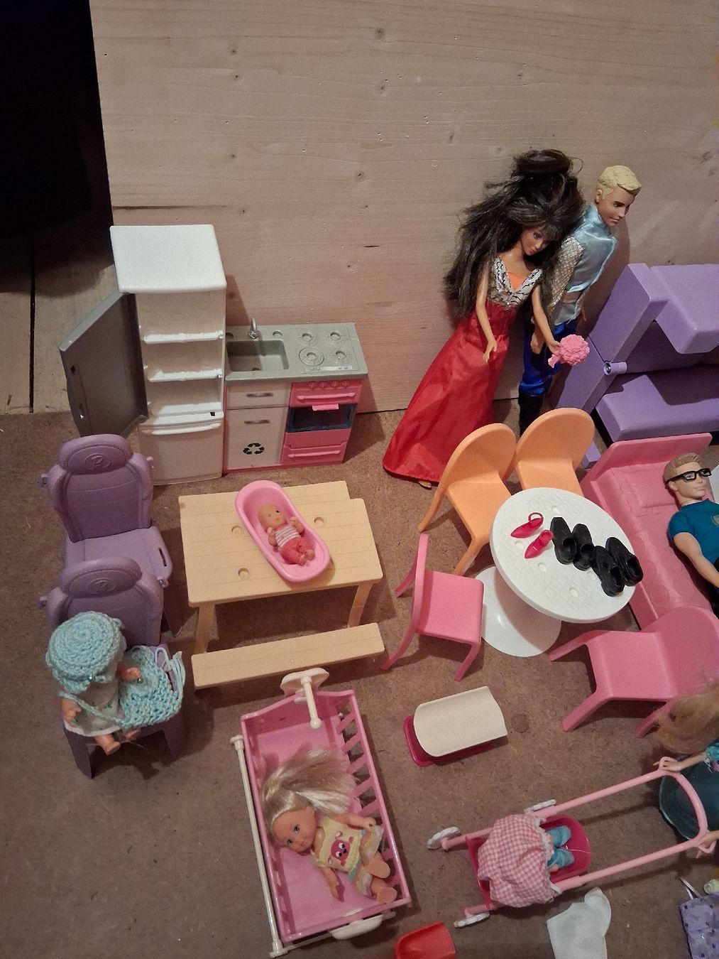 Bambole: Barbie mit Zubehör und Möbeln  – Usato da Schwellbrunn venduto da corluk 3