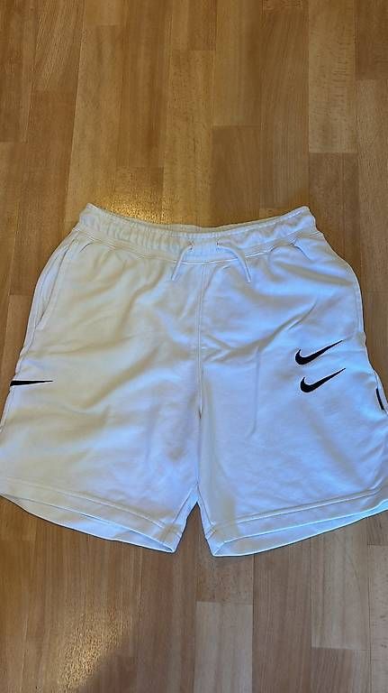 Pantaloni: Pantaloncini Nike  – Usato da Riva San Vitale venduto da ame_rtg5