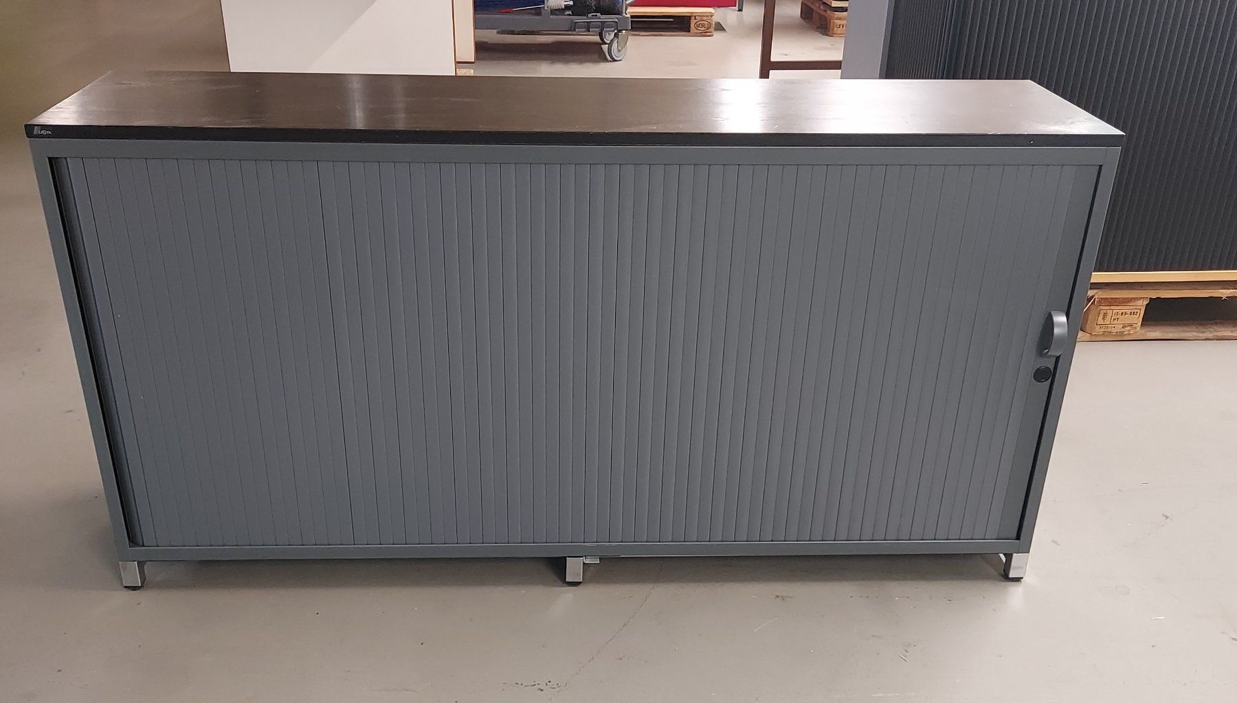 Lista Armoires: Rolladenschrank – D'occasion à Bärau par Lehmann3552