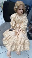 Alte Porzellanpuppe von Rosmarie Günzel