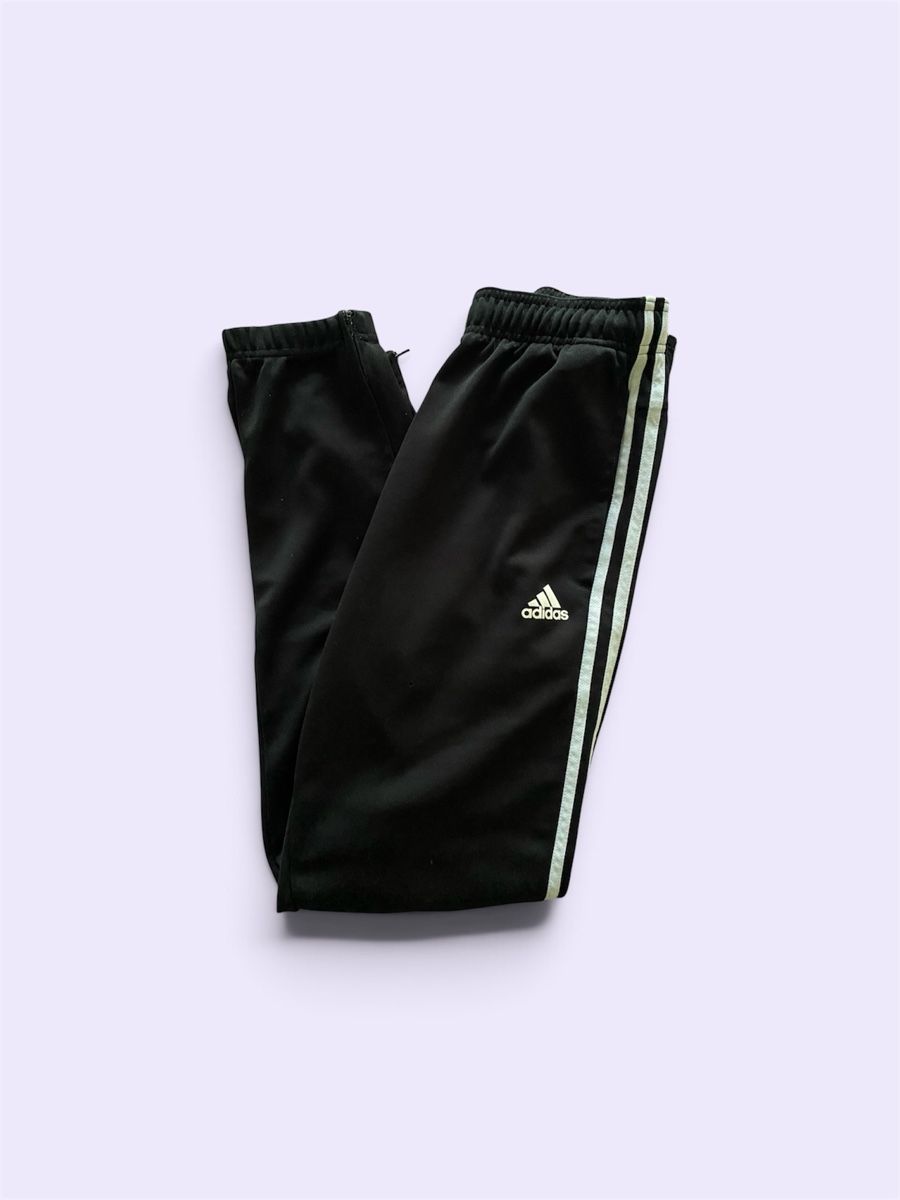 Adidas Hosen: Adidas Sporthose – Gebraucht aus Bern von wokondedwa