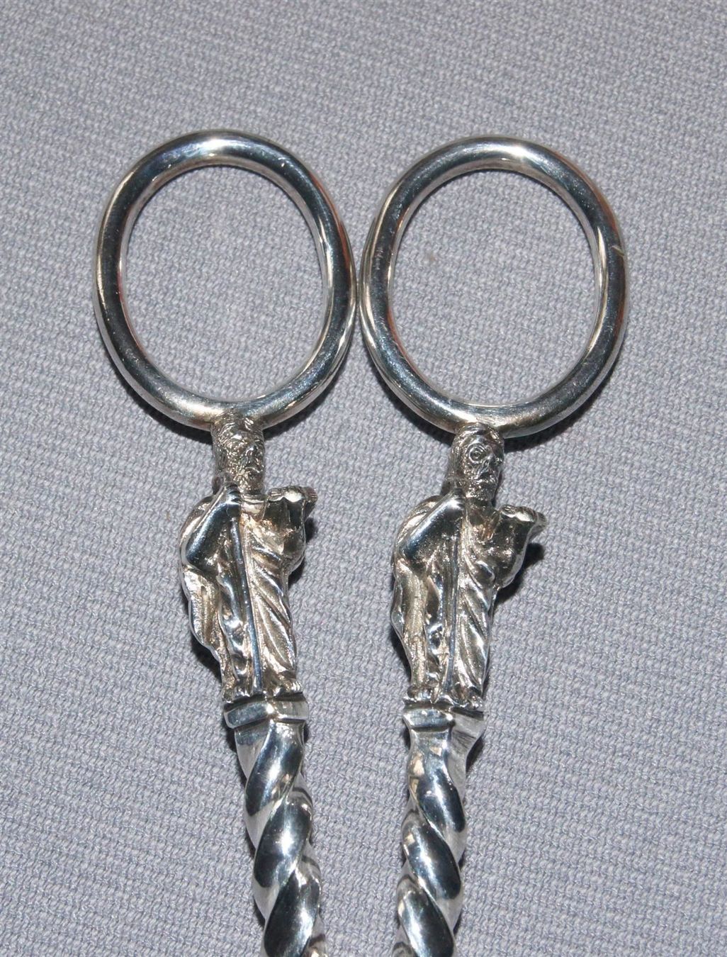 Statuette: Antike Dochtschere mit zwei menschlichen Figuren – Usato da Geroldswil venduto da ARTEFACTO 2