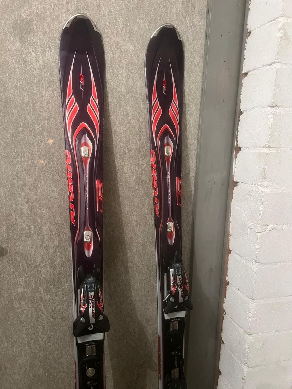 Atomic Sci: Atomic Ski inkl. Bindung, Top Zustand, Winter – Usato da Urtenen-Schönbühl venduto da jne_mvm7