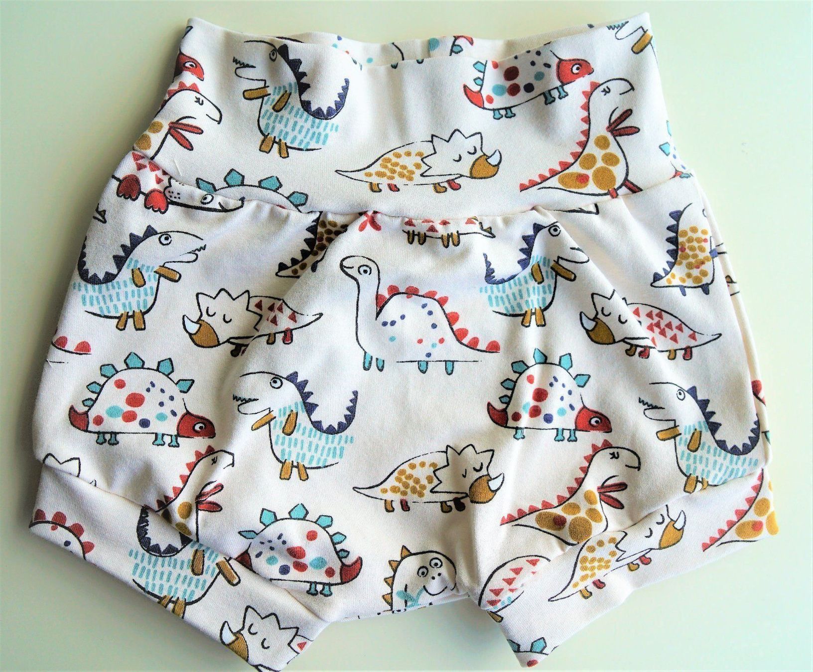 Hosen: Kurze Hose mit Dinosaurier  86/92 - NEU – Neu und originalverpackt aus Zürich von sambaum
