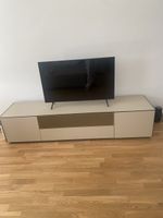 Top Zustand: Elegantes TV-Möbel mit viel Stauraum!