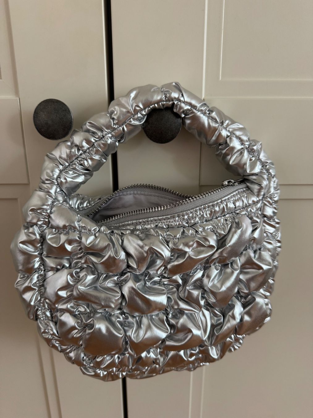 Cos Sacs femmes: silberne COS Tasche – Neuf (Voir description) à Zürich par sinaxnoemi