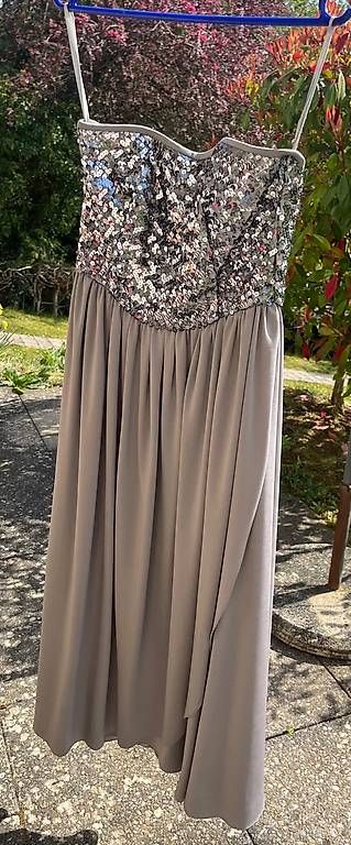 Vestiti: Abendkleid mit Pailletten, grau, Grösse 38 – Usato da Thayngen venduto da buermann