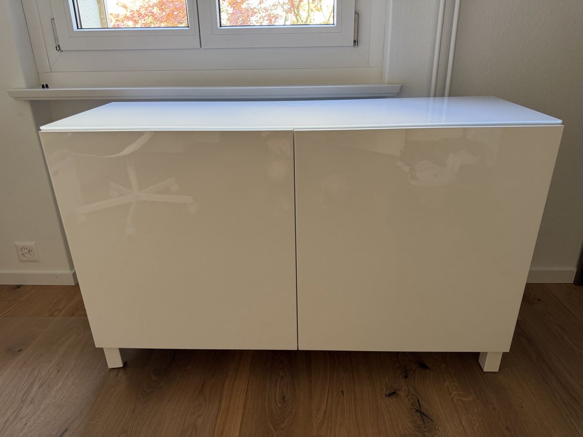 Ikea Meubles TV: IKEA Besta Sideboard, weiss glänzend mit Glasplatte – D'occasion à Luzern par chr_wzl9 1