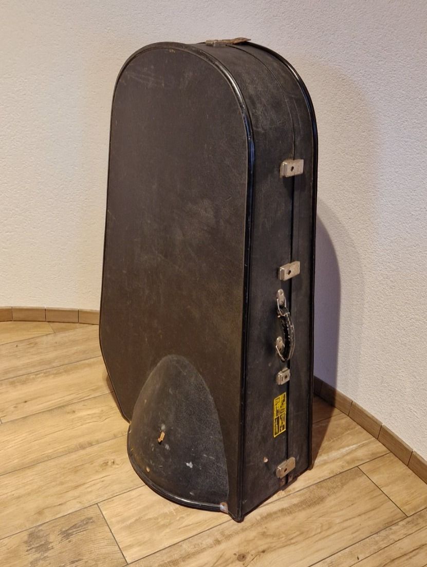 Besson Musikinstrumente: B-Tuba Besson mit Koffer – Gebraucht aus Buus von  4
