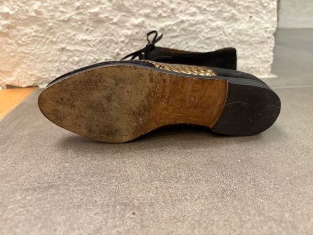 Damenschuhe: Chaussures vintage dorées et noires – Gebraucht aus Lausanne von milou201619 2